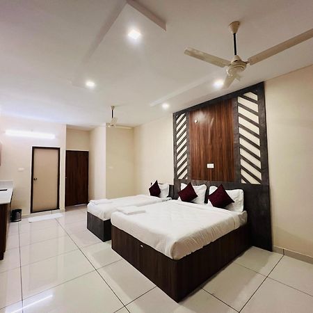 Gypsy Hotel Cusat Kochi Ngoại thất bức ảnh