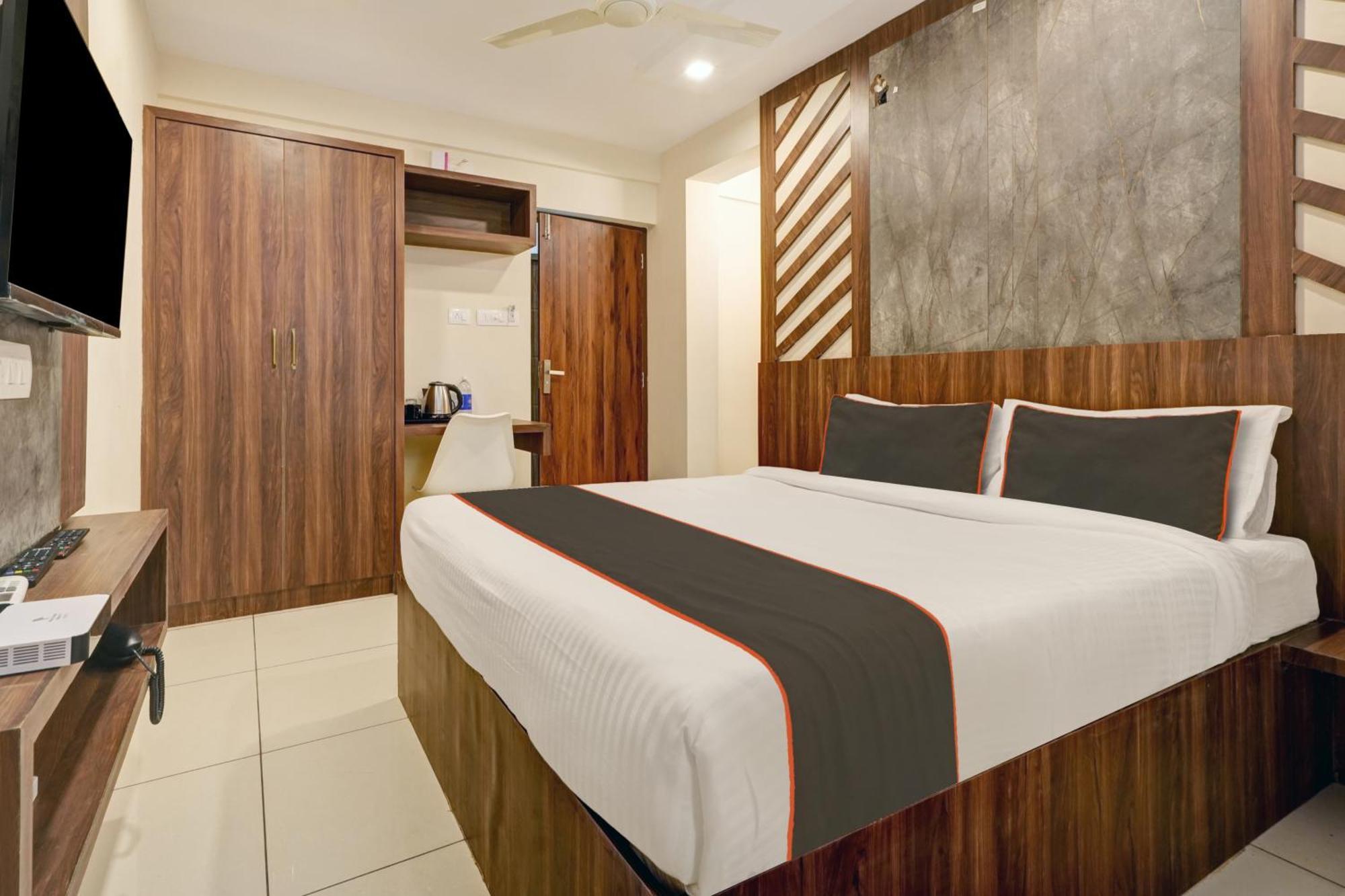 Gypsy Hotel Cusat Kochi Ngoại thất bức ảnh