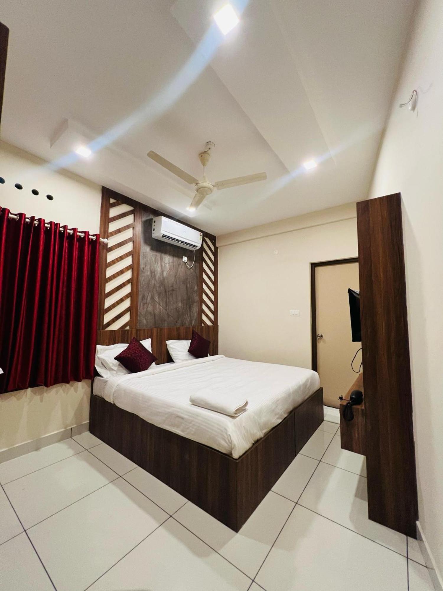 Gypsy Hotel Cusat Kochi Ngoại thất bức ảnh