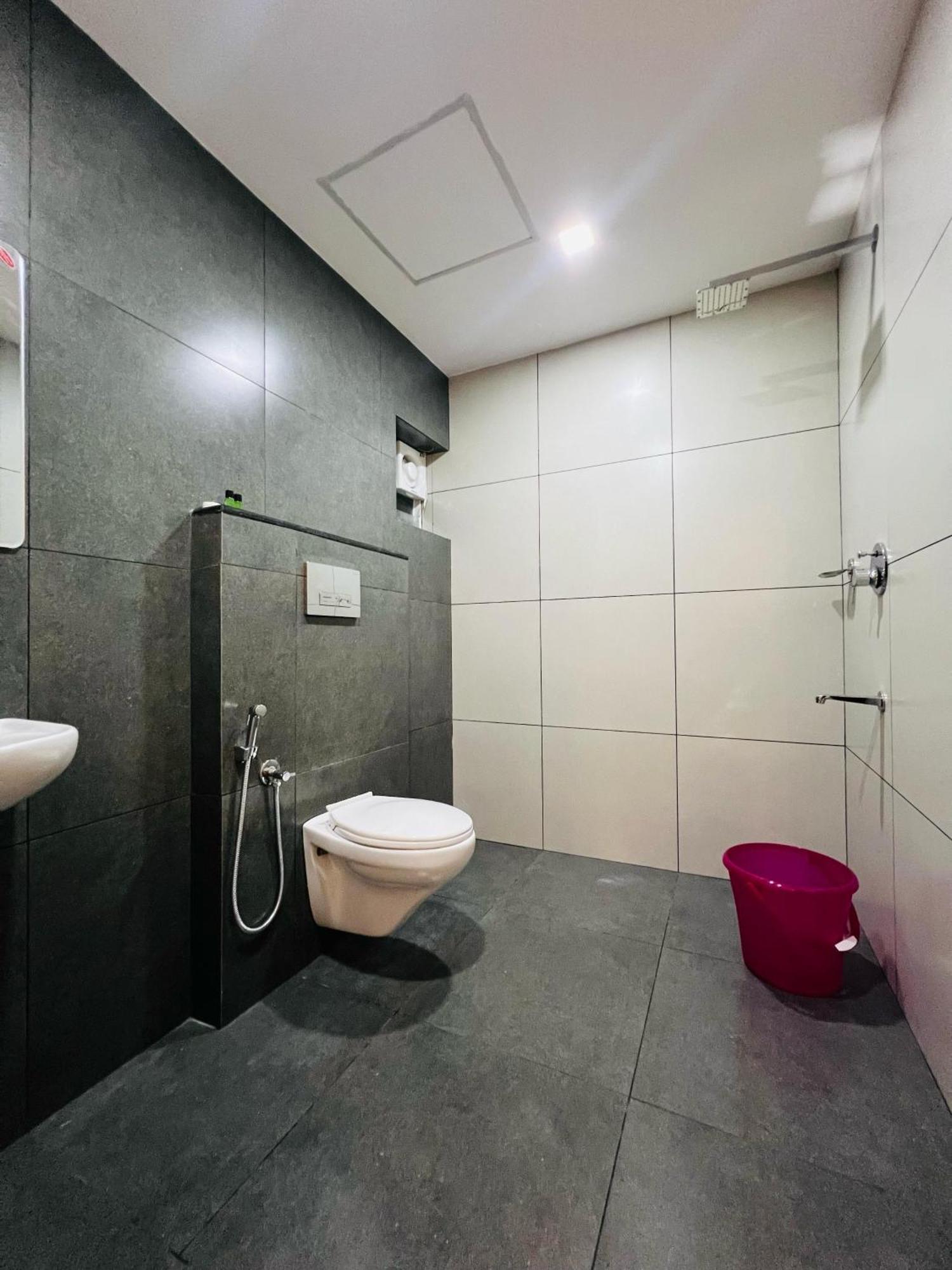 Gypsy Hotel Cusat Kochi Ngoại thất bức ảnh
