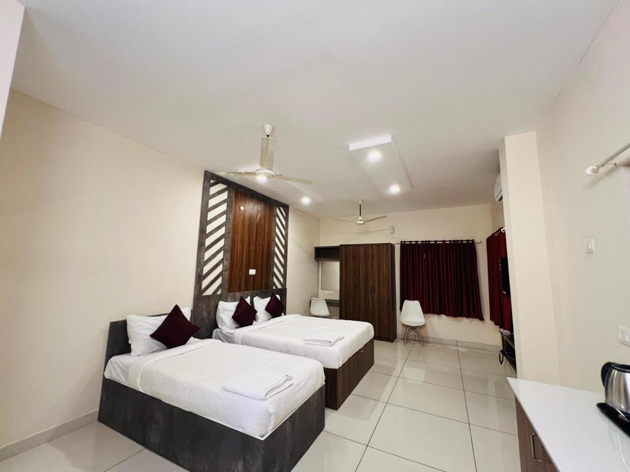 Gypsy Hotel Cusat Kochi Ngoại thất bức ảnh
